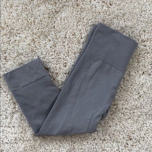 Lululemon seamlessly street crops 4